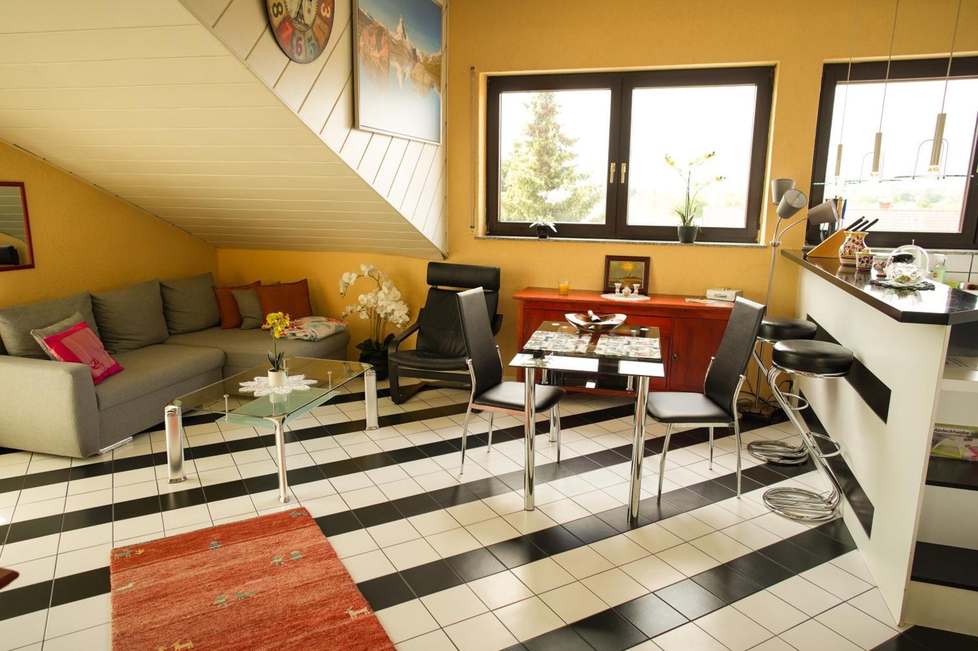 Schoenes Studio In Der Rheinebene, Zentral Gelegen Rheinstetten Luaran gambar