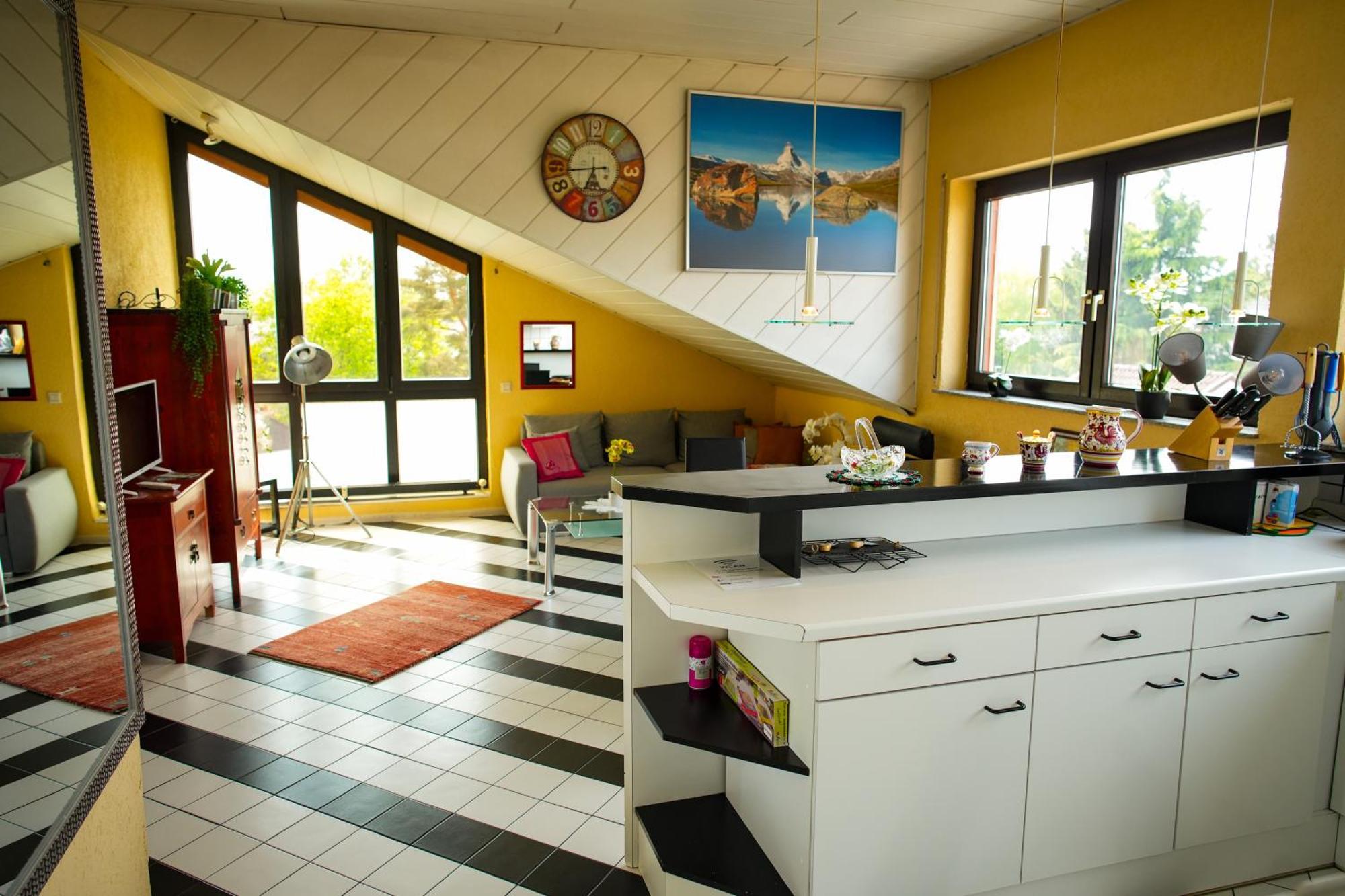 Schoenes Studio In Der Rheinebene, Zentral Gelegen Rheinstetten Luaran gambar